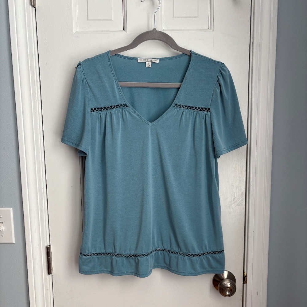 Flutter sleeve top with lace detail, Size L